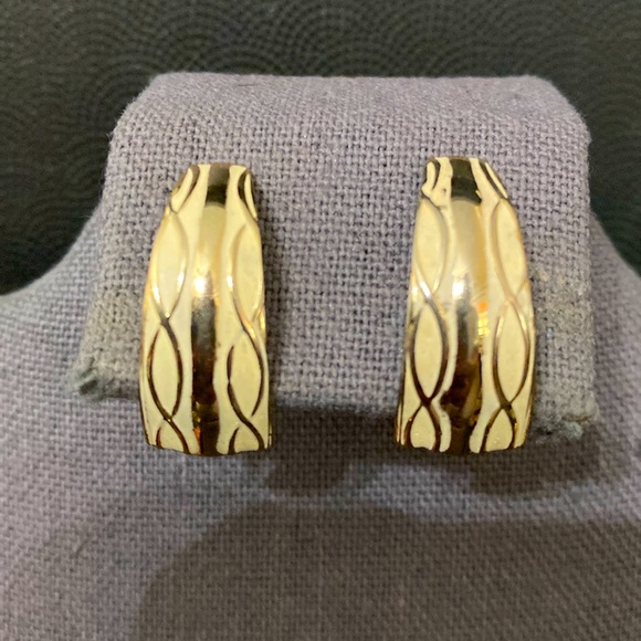 Vintage 80’s Gold tone with cream enamel clipon pierced Earrings - Picture 1 of 6